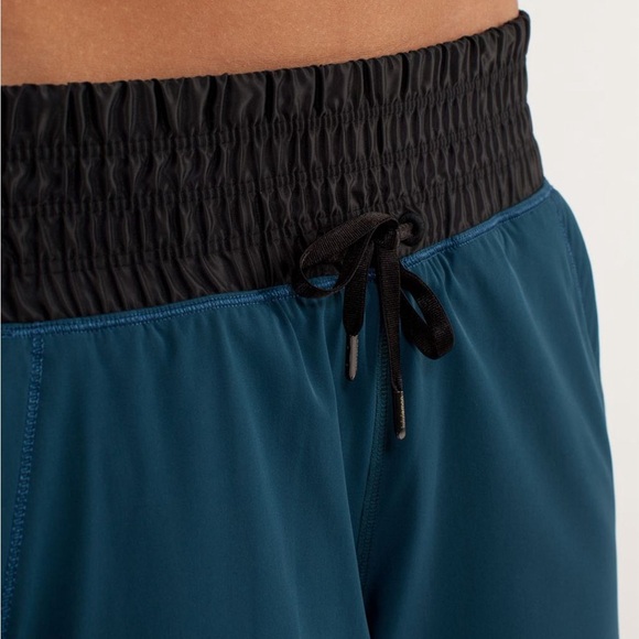Lululemon Run: Right Round Pant, size 6 - Picture 5 of 14